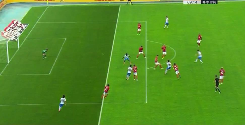  药厂绝平进球被划越位引争议  