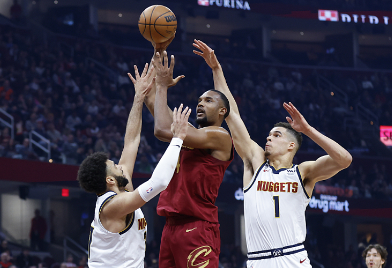  约基奇准三双统治内线，掘金轻取爵士迎五连胜  